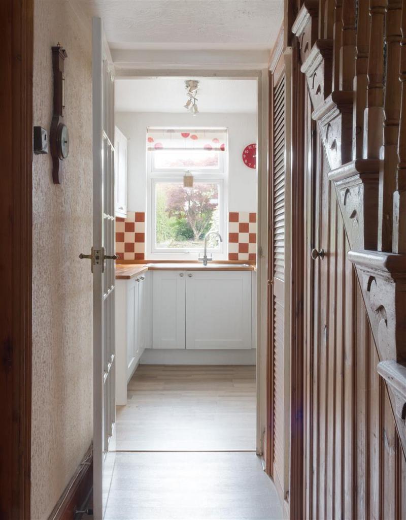 3 MV hall-way-to-kitchen.jpg