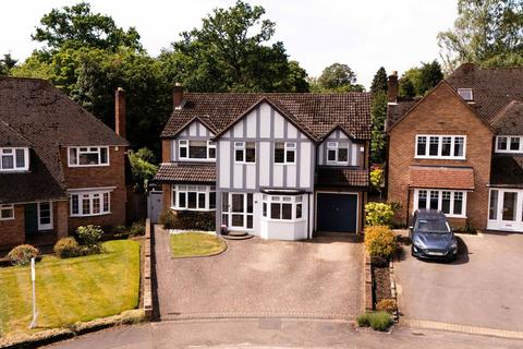 28 Midgley Drive, Sutton Coldfield, B74 2TW