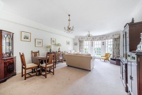2 bedroom retirement property for sale, Farmery Court, Castle Village, Berkhamsted, Hertfordshire, HP4