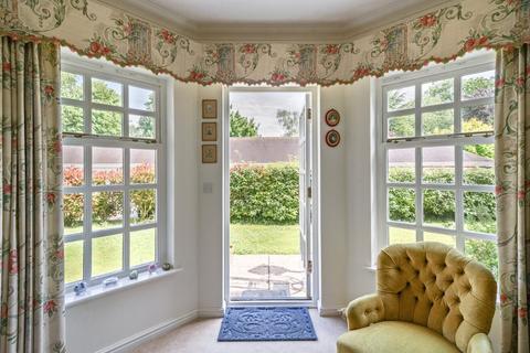 2 bedroom retirement property for sale, Farmery Court, Castle Village, Berkhamsted, Hertfordshire, HP4