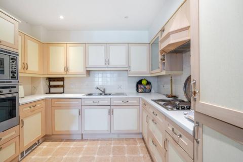 2 bedroom retirement property for sale, Farmery Court, Castle Village, Berkhamsted, Hertfordshire, HP4