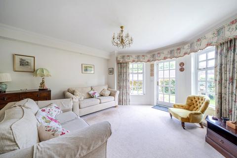 2 bedroom retirement property for sale, Farmery Court, Castle Village, Berkhamsted, Hertfordshire, HP4