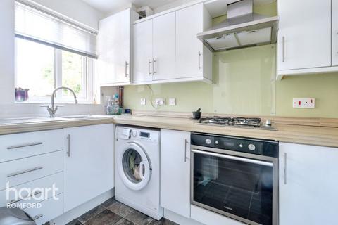 42 Campion Close, Rush Green, Romford, RM7 0WX