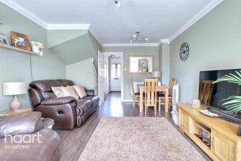 42 Campion Close, Rush Green, Romford, RM7 0WX