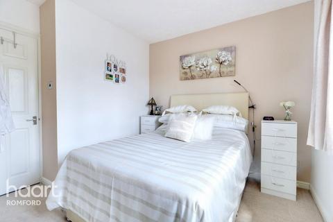 42 Campion Close, Rush Green, Romford, RM7 0WX