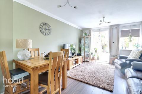 42 Campion Close, Rush Green, Romford, RM7 0WX