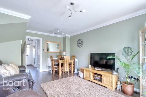 42 Campion Close, Rush Green, Romford, RM7 0WX