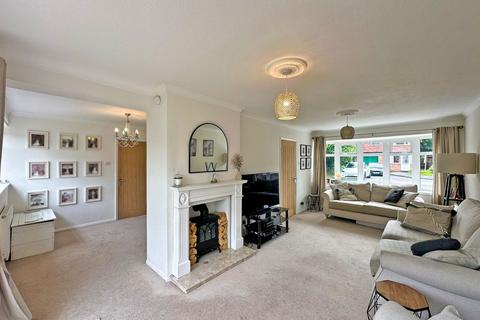 16 Oaks Drive, Wombourne, Wolverhampton, WV5 0LA