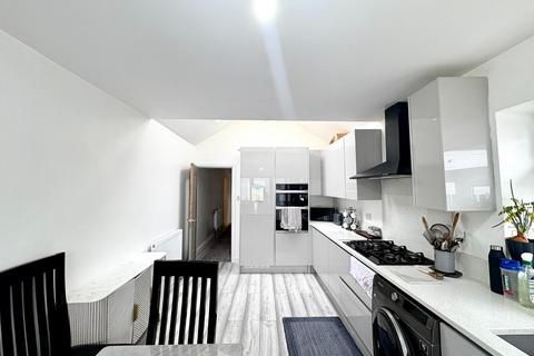 3 bedroom semi-detached bungalow for sale, Lawrence Crescent, Heckmondwike