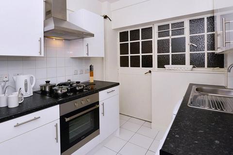 2 bedroom flat to rent, Fulham Road, London, UK, SW3