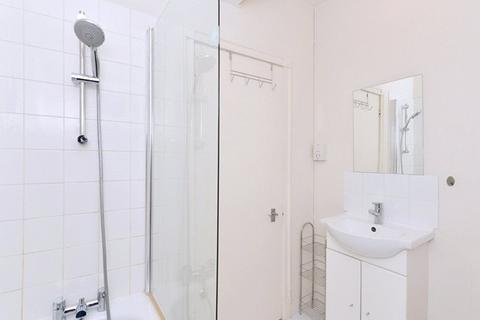 2 bedroom flat to rent, Fulham Road, London, UK, SW3