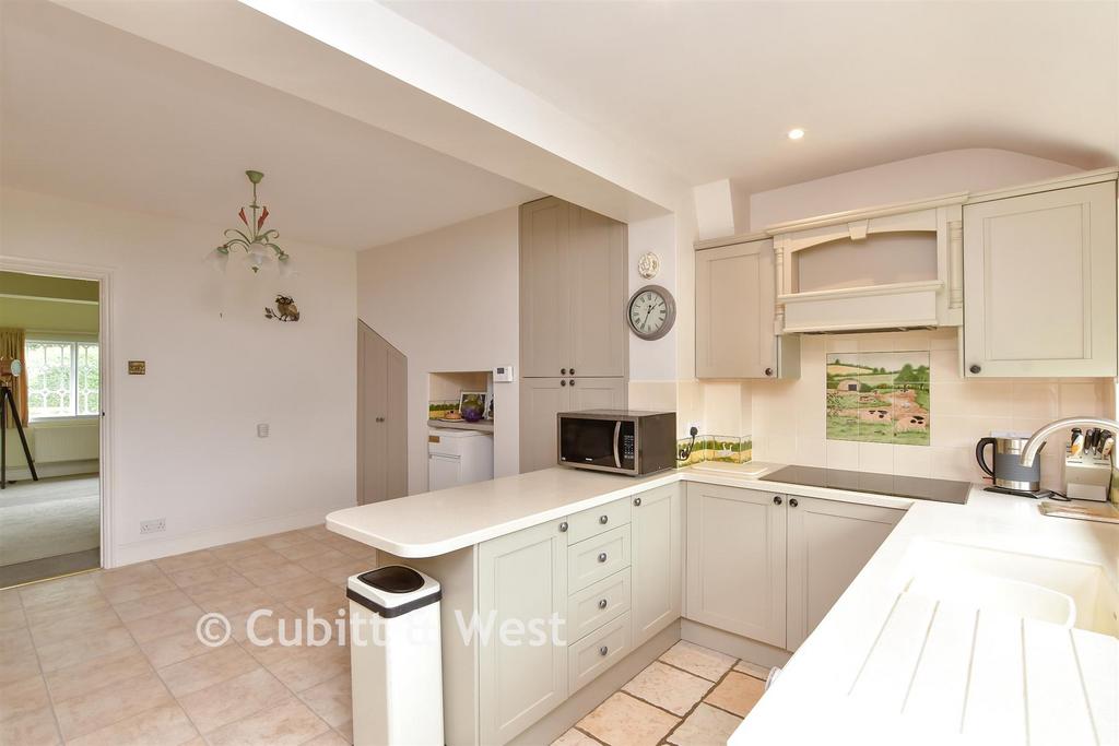 Kitchen/ Breakfast Room