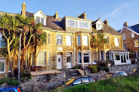 15b Atlantic Road, Newquay, TR7 1QJ