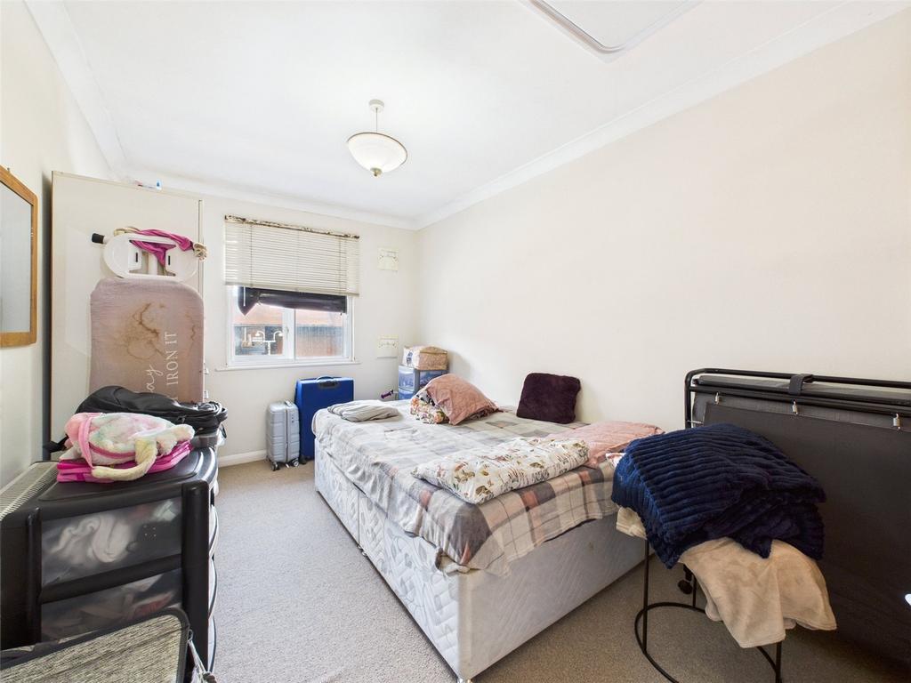 Apartment in Hounslow - View 4