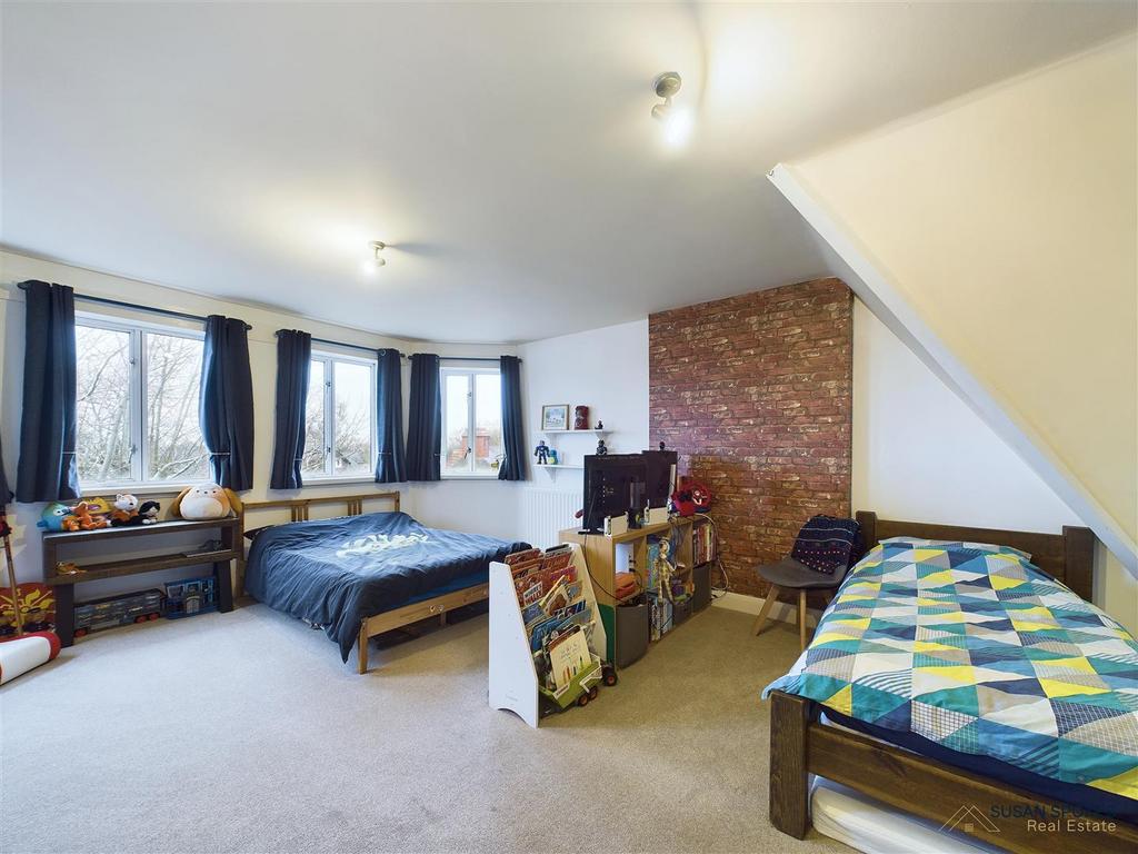 CAM01858 G0-PR0088-STILL026.jpg