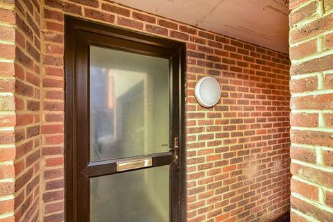 1 bedroom flat to rent, Bank Street, Kent TN9