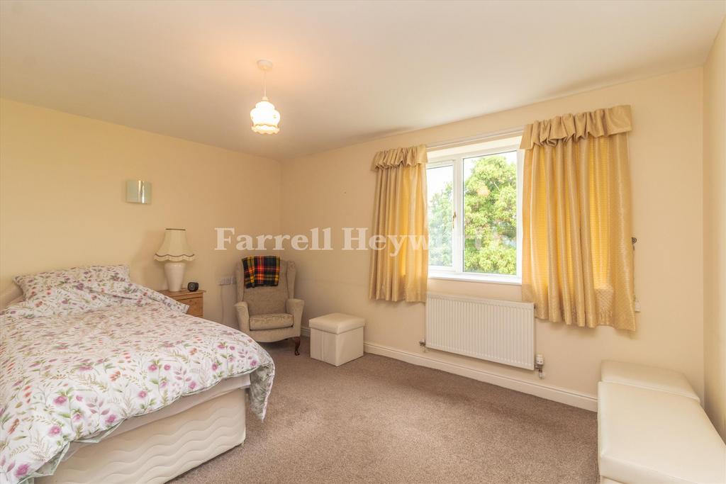 Bedroom 1 image 2