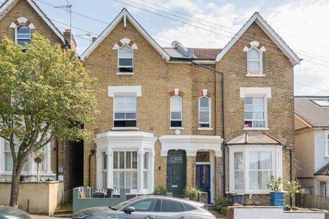 31 Rockmount Road, London, SE19 3SZ