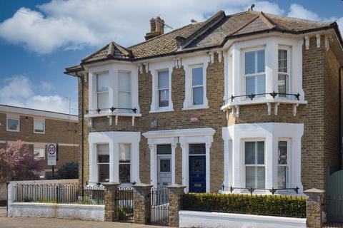 4 bedroom semi-detached house for sale, Rectory Road, Broadstairs, Kent, CT10
