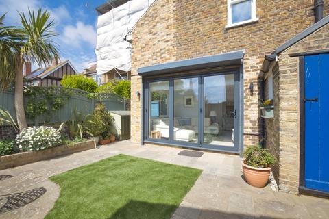 4 bedroom semi-detached house for sale, Rectory Road, Broadstairs, Kent, CT10