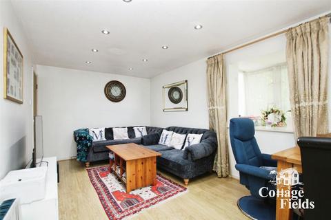 2 bedroom apartment for sale, Swaythling Close, London, N18