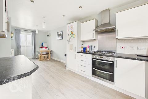 3 bedroom townhouse for sale, Fairway, Queens Hill, Norwich