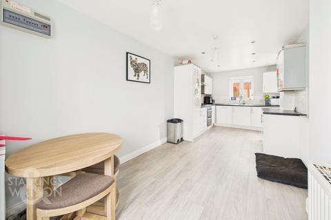 3 bedroom townhouse for sale, Fairway, Queens Hill, Norwich