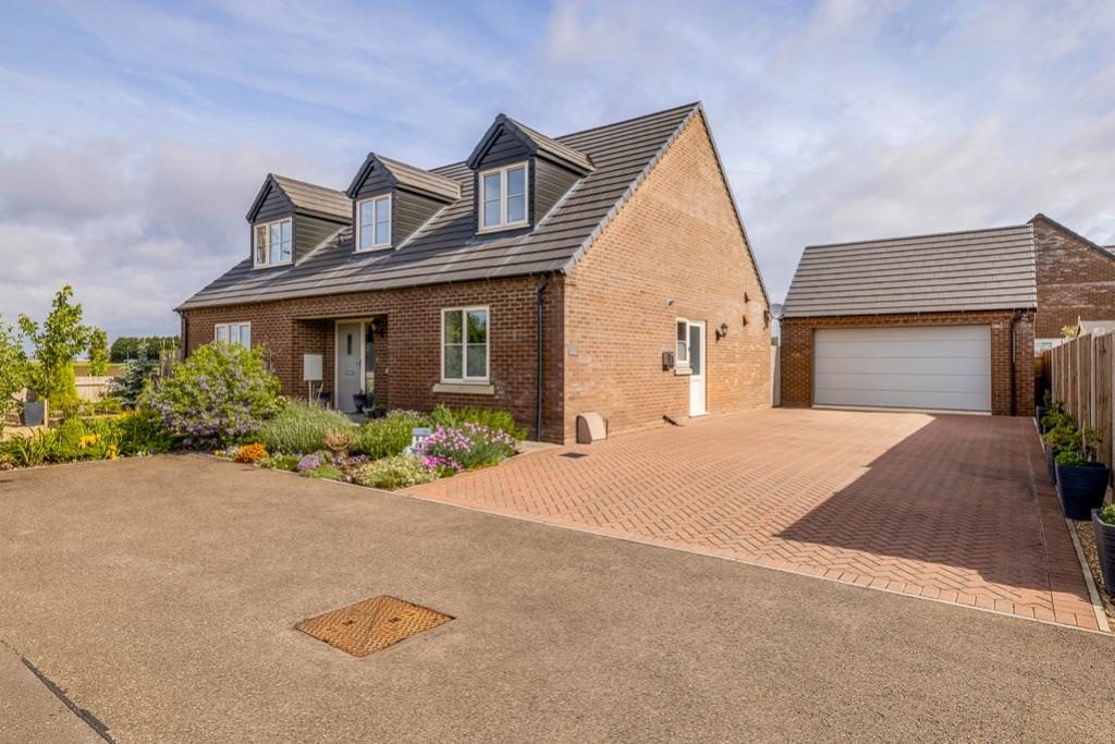 10 Cavell Way (Fleet)-6