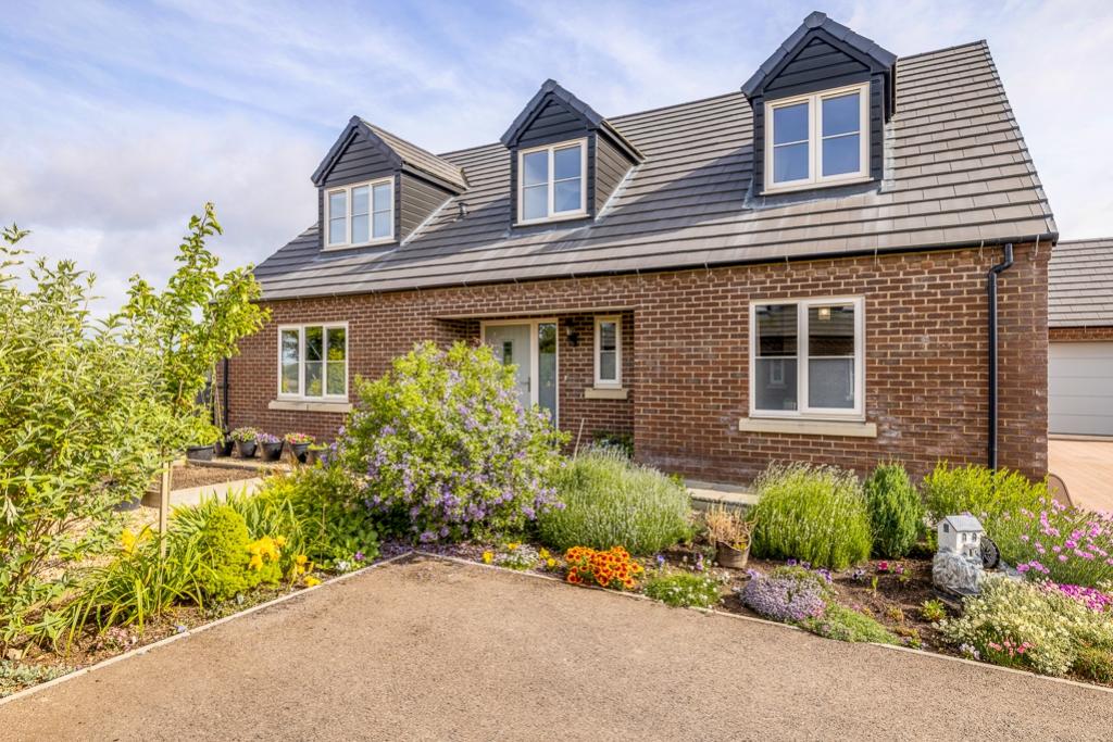 10 Cavell Way (Fleet)-8