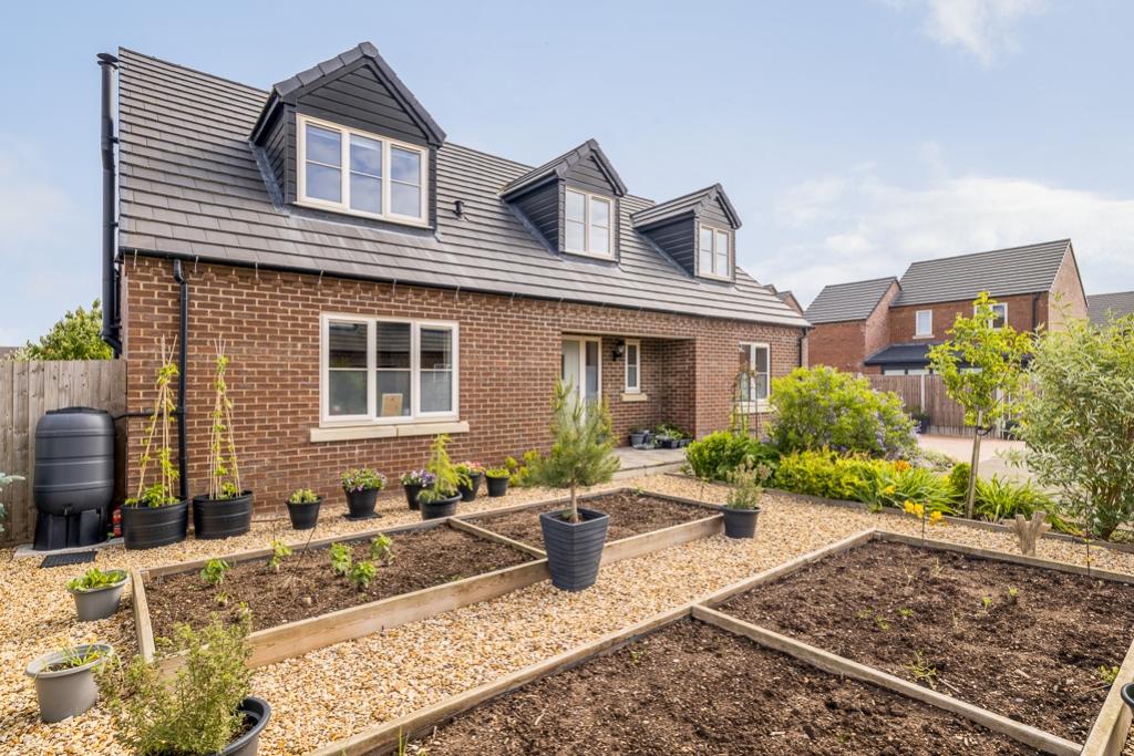 10 Cavell Way (Fleet)-9