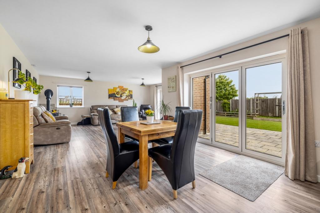 10 Cavell Way (Fleet)-27