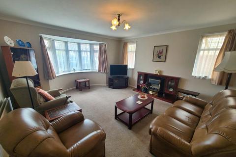 3 bedroom detached bungalow for sale, Winstone Crescent, North Baddesley, SO52 9LS