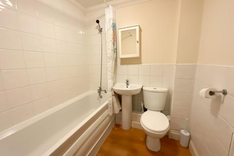 2 bedroom flat to rent, 547 London Road, Westcliff-on-Sea SS0