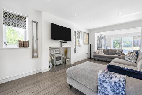 4 bedroom detached house for sale, Park Road, Grendon Underwood, HP18