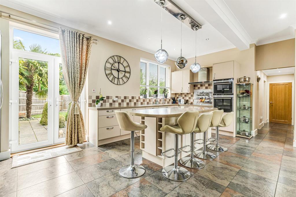 Fitted kitchen / living
