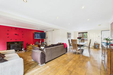 undefined, Alexander Close, Long Stratton