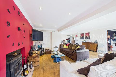 undefined, Alexander Close, Long Stratton