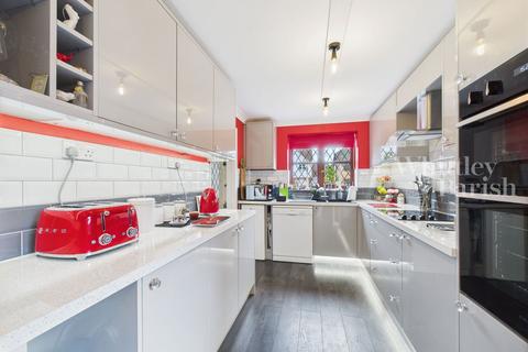 10 Alexander Close, Long Stratton, Norwich, NR15 2RJ