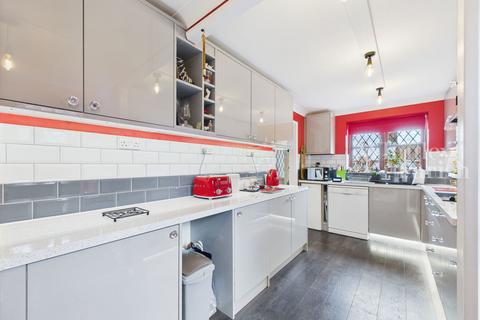 10 Alexander Close, Long Stratton, Norwich, NR15 2RJ