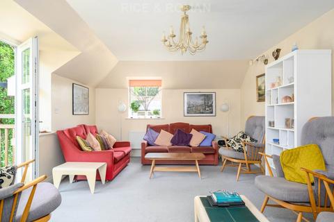 undefined, Mill Lane, West Byfleet KT14