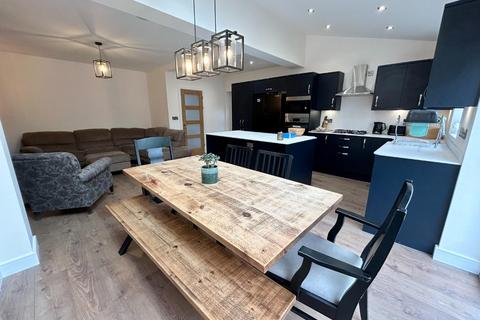 69 Cringle Road, Manchester, M19 2RQ