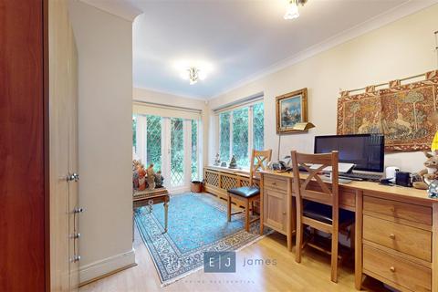 4 bedroom detached house for sale, Grovewood Place, Woodford Green IG8