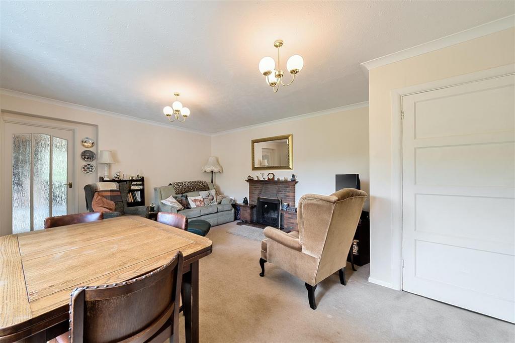 Snug/Dining Room