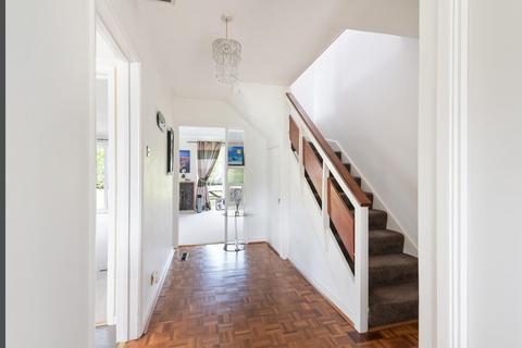 4 North Acre, Banstead, SM7 2EG
