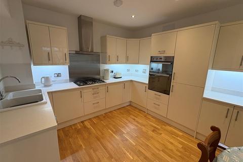 5 Chrisharben Court, Clayton, Bradford, BD14 6AF