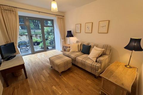 5 Chrisharben Court, Clayton, Bradford, BD14 6AF