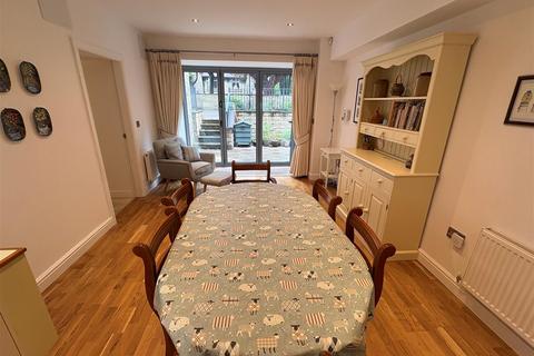 5 Chrisharben Court, Clayton, Bradford, BD14 6AF