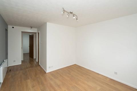 1 bedroom flat to rent, Ashfield Avenue, WD23, Bushey, WD23
