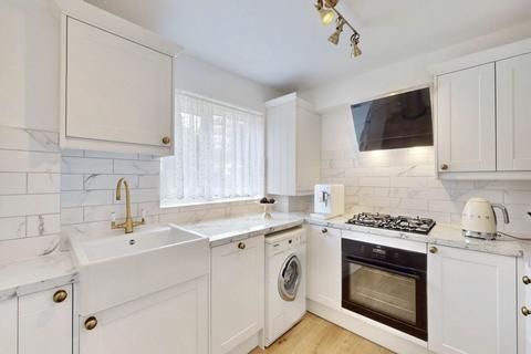 2 bedroom apartment for sale, Tudor Close, London N6
