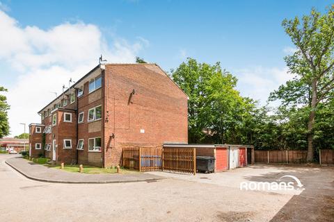 3 bedroom flat to rent, Kings Road, Fleet, Hampshire, GU51